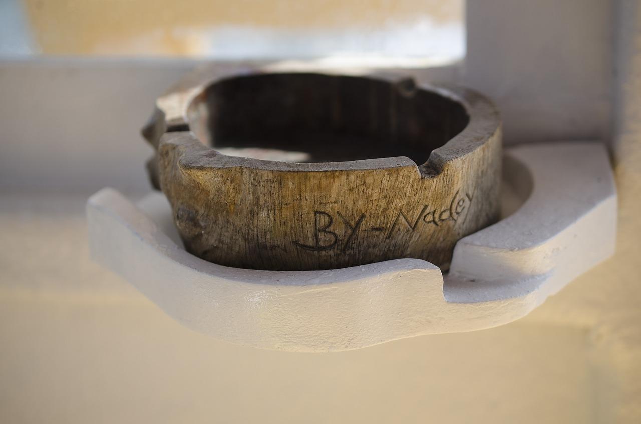 如何装饰烟灰缸