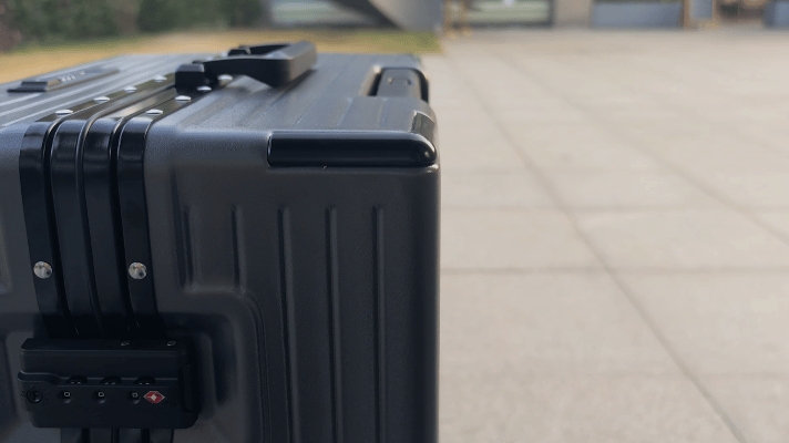 GaKior非时尚6防行李箱测评：200KG承重+4层进口科思创，出行首选