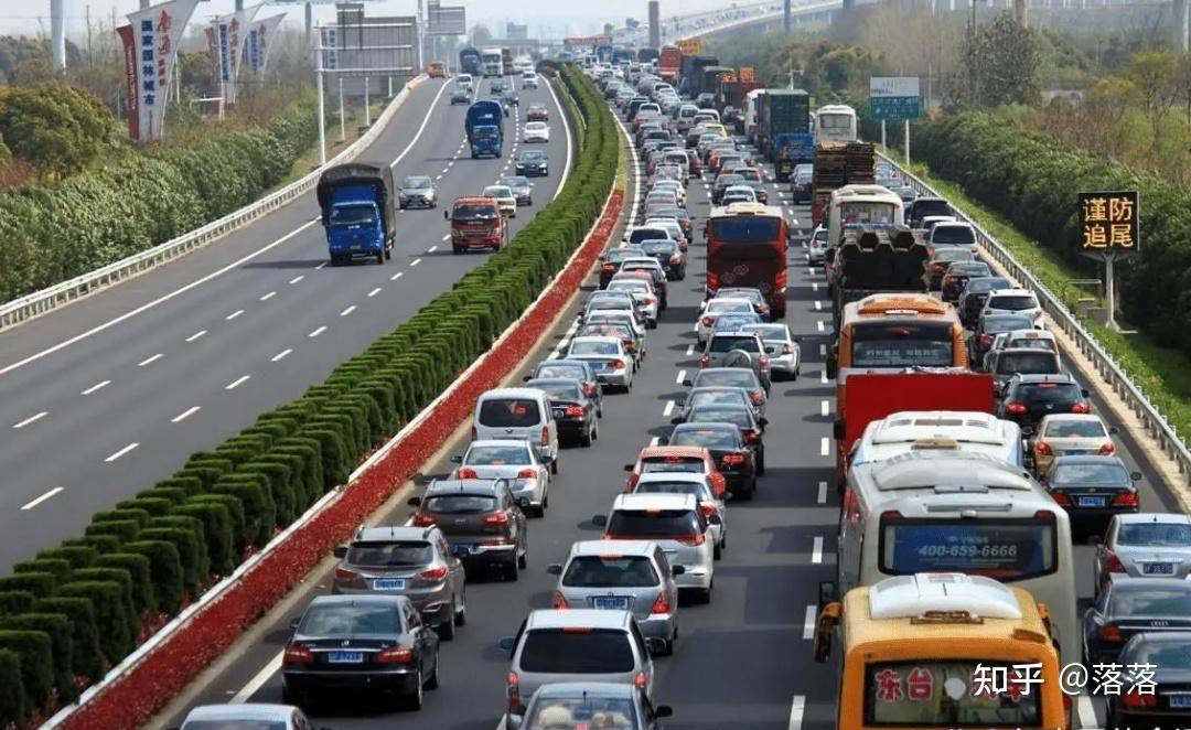 北京高速堵车图片