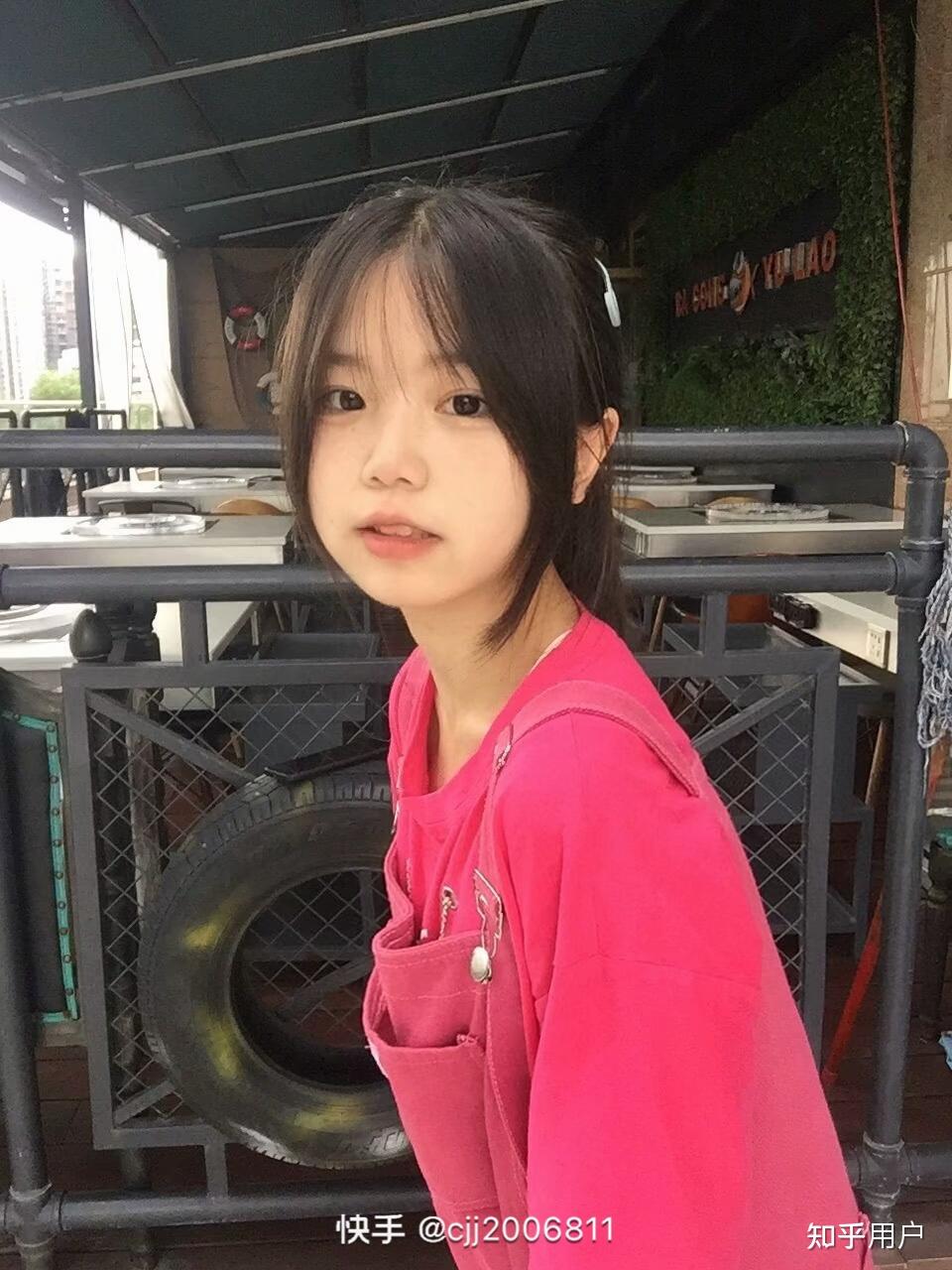 如何评价快手佳佳今天也很困的颜值