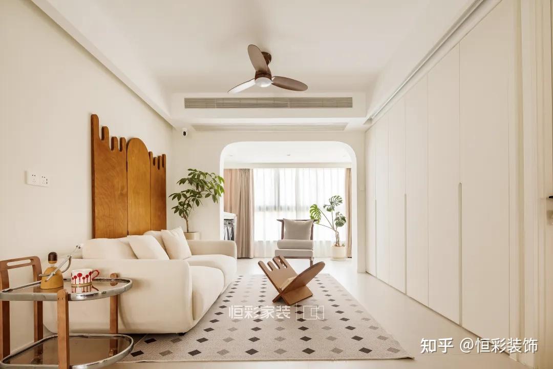 100㎡奶油中古，胡桃木+白，一眼沦陷，好看又好住！ - 知乎