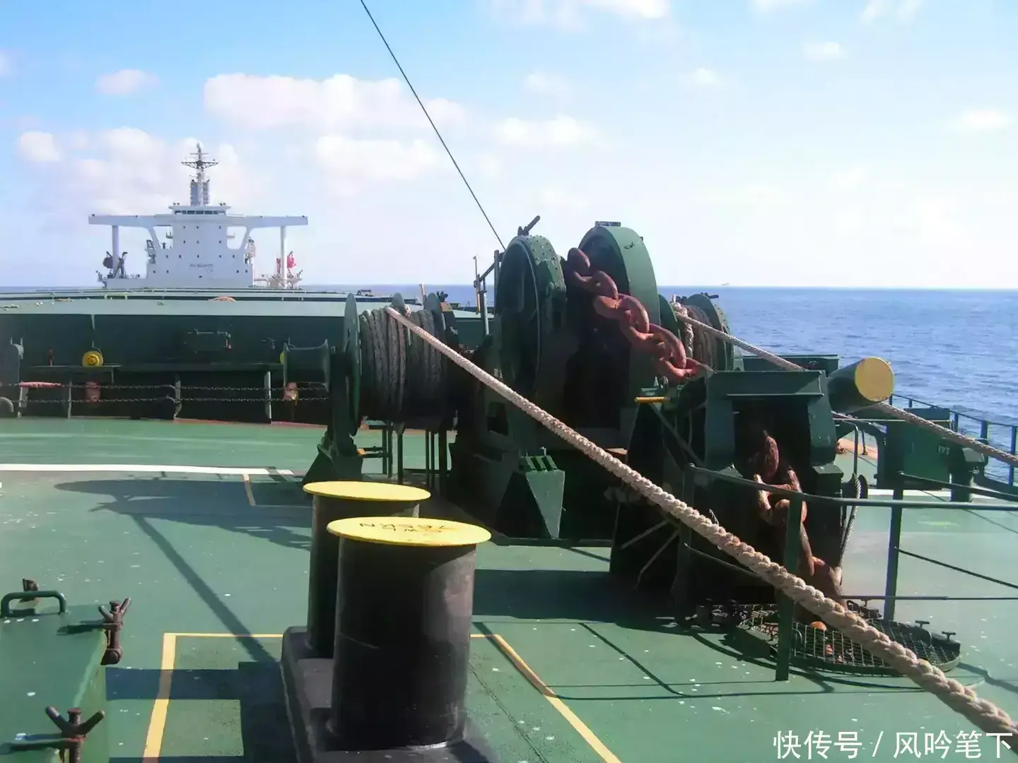 10万吨的航母,锚链多重才能将其刹停?人力无法抬动 - 知乎