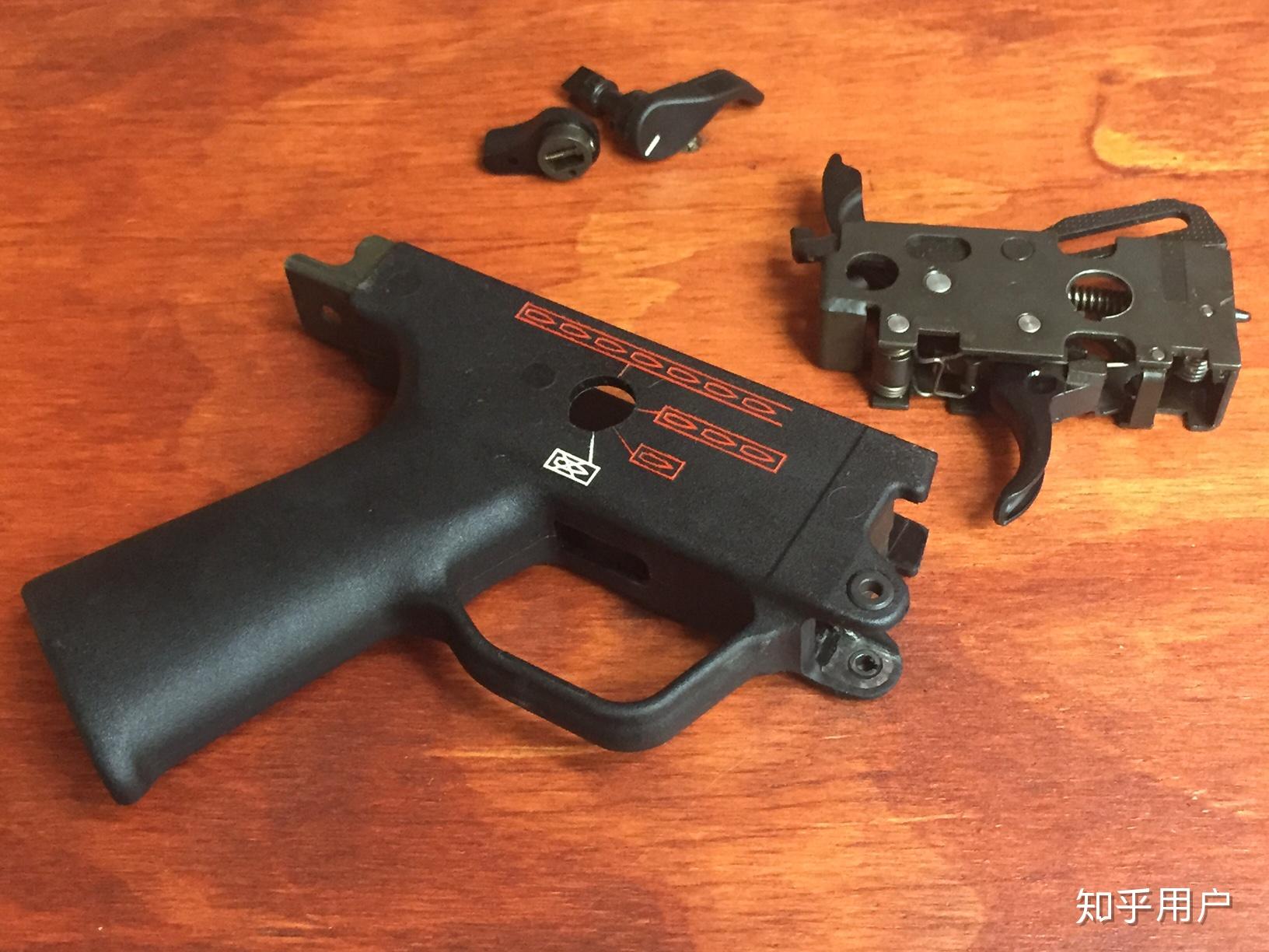 手枪保险开关到底是露出红点射击,还是盖住红点射击? - 知乎