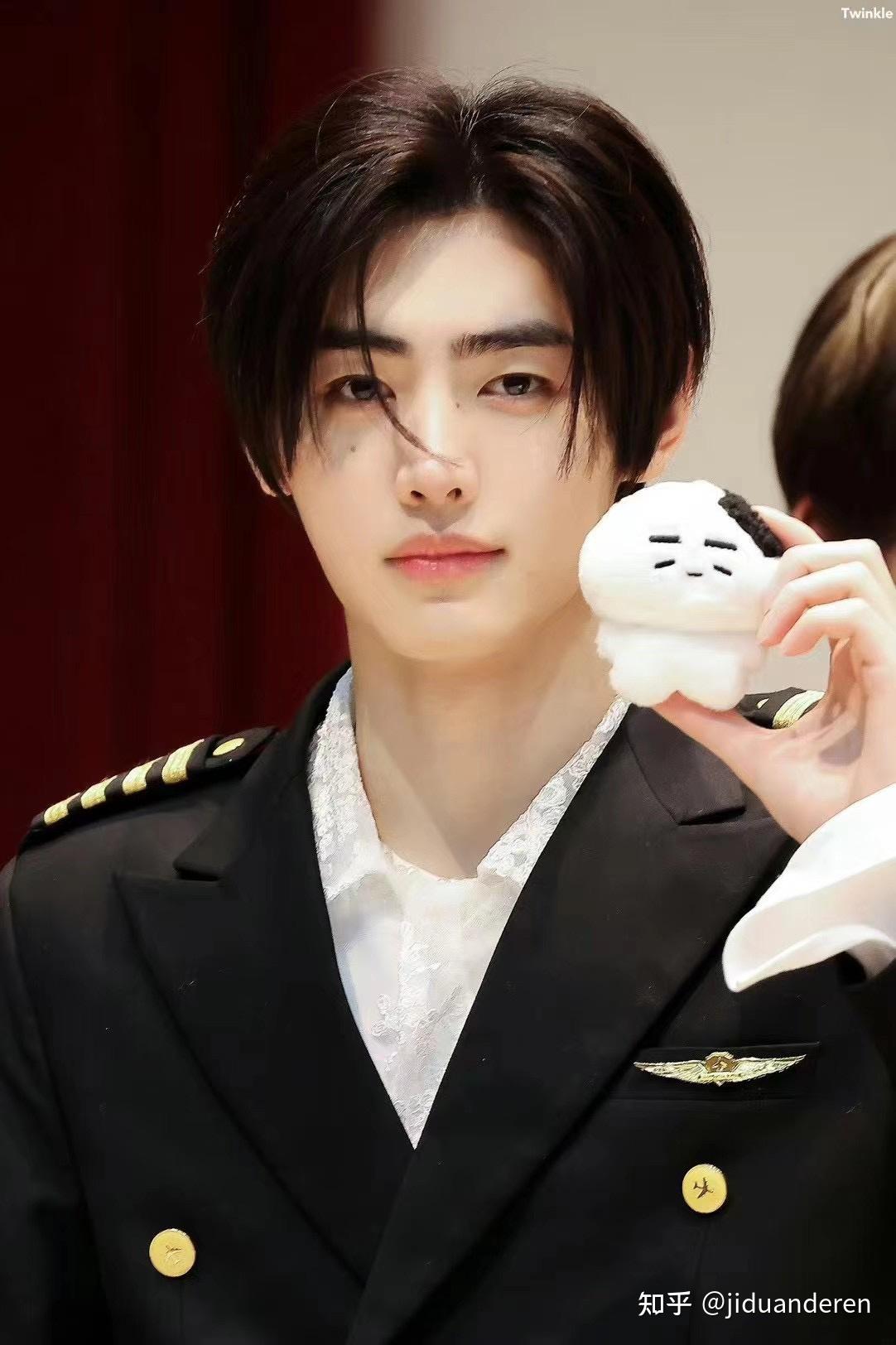 你们觉得南韩最帅男爱豆有谁?