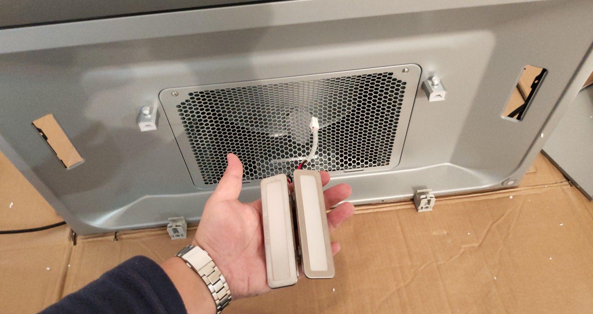 厨房炒菜时吸油烟机灯开了跟没开一样亮度不够有办法换灯泡吗