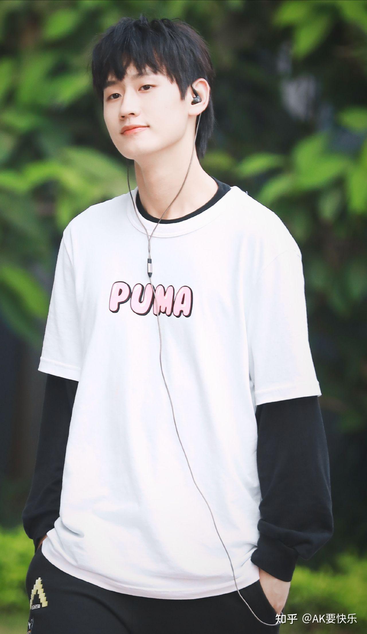 有没有ak刘彰的好看的手机壁纸? - 知乎