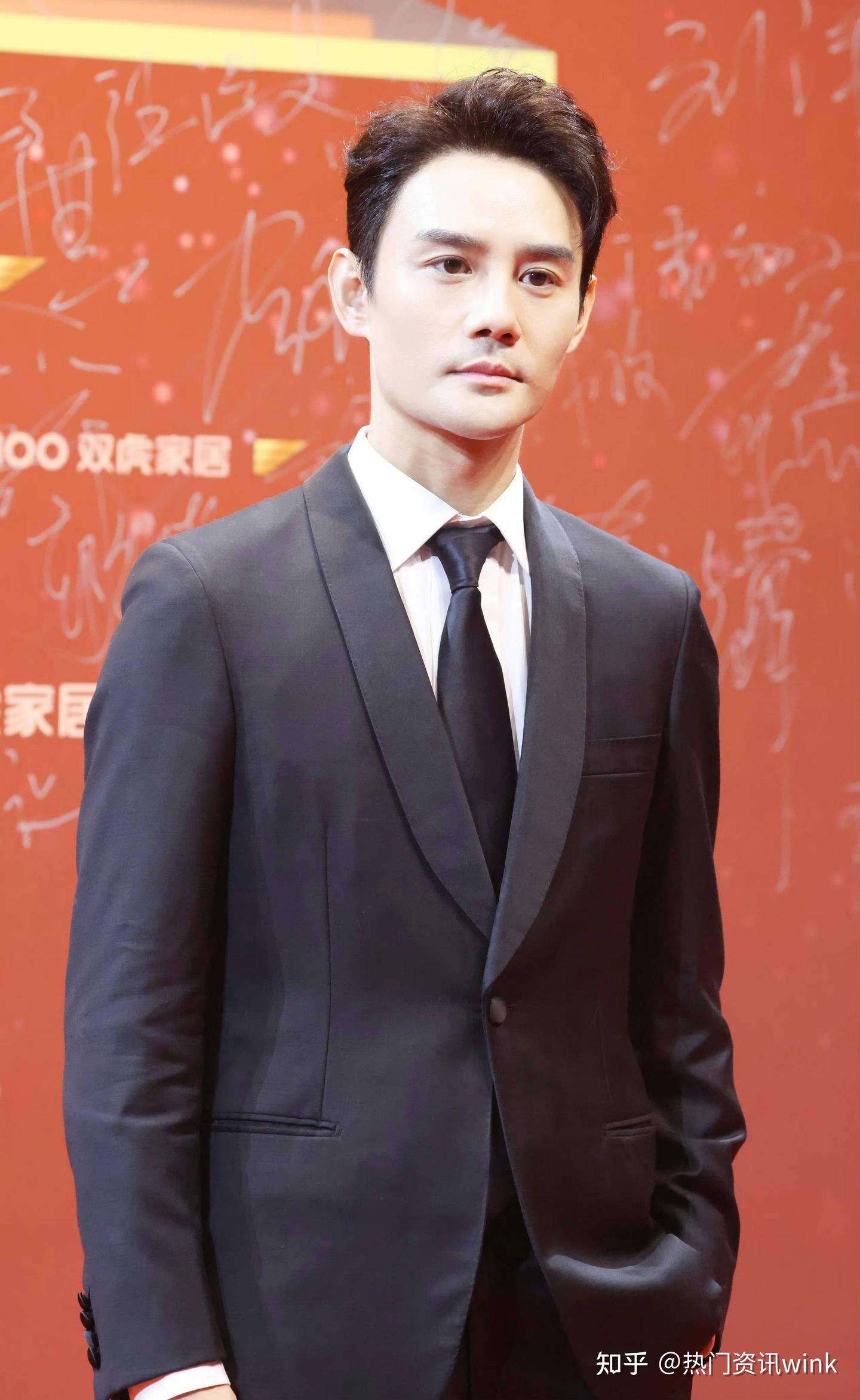 王凯受邀出席飞天奖 红毯逗趣签名尽显反差萌 - 知乎