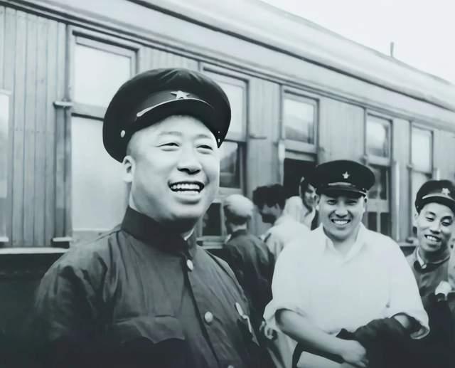 他仅比毛主席低一级，领导过3位元帅，1955年授衔时为何一无所获 - 知乎