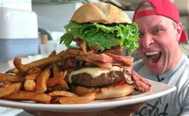 大块吃肉大碗喝酒的德国人