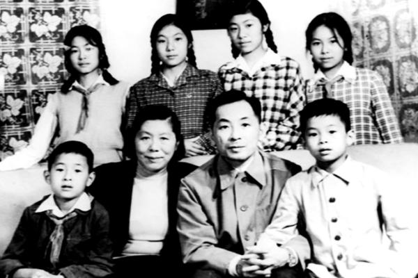 叶飞：唯一有双重国籍的开国上将，子女出了三个副厅级一个副部级 - 知乎