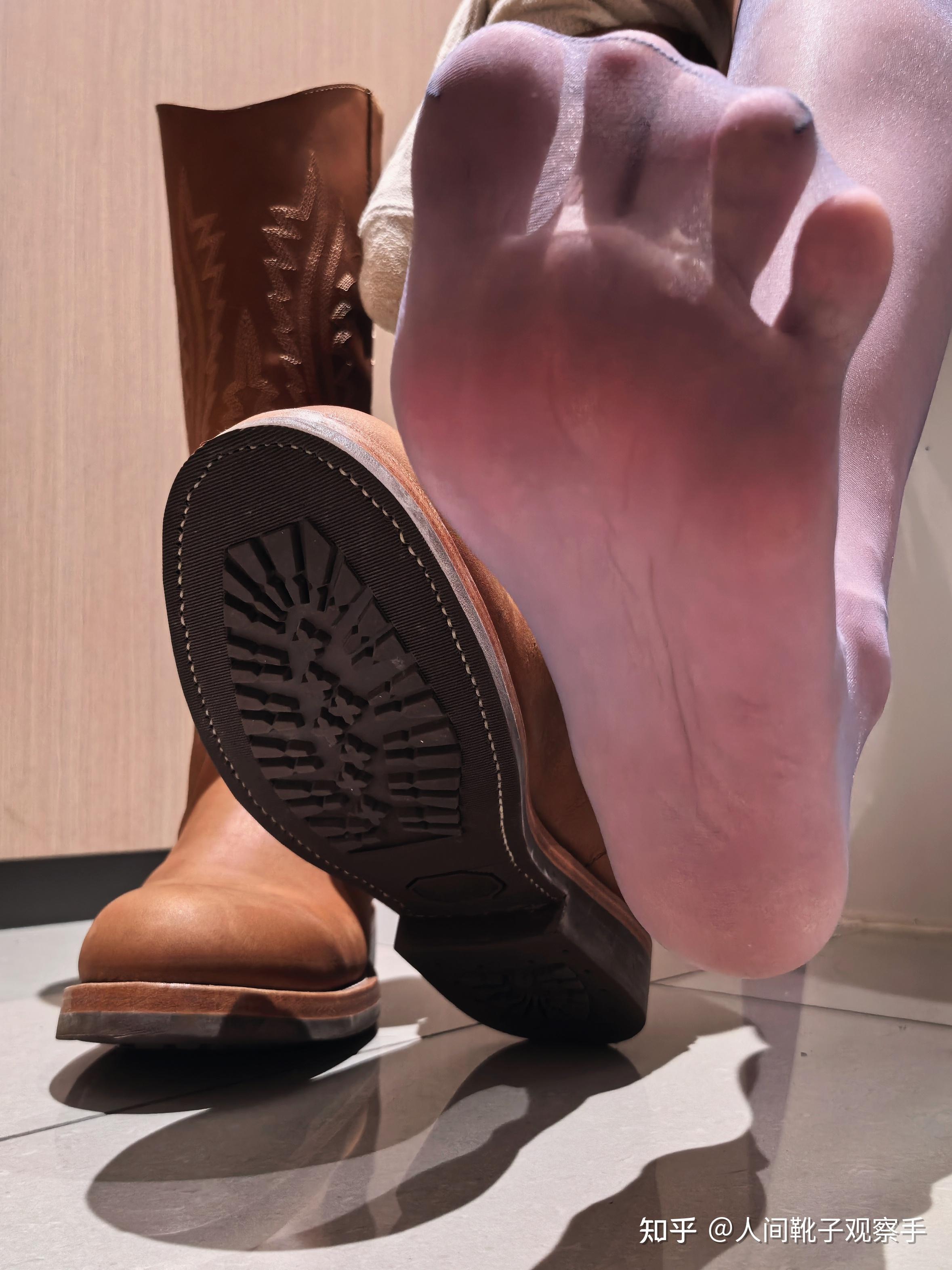 女生夏天穿袜子脚会臭吗?