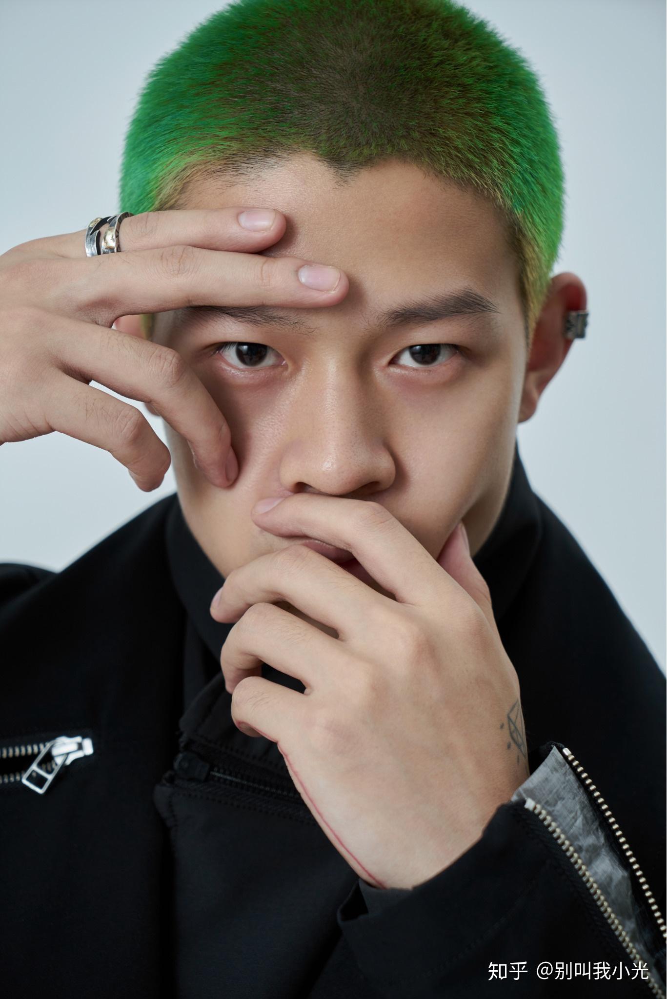 男生寸头初次染发染什么颜色