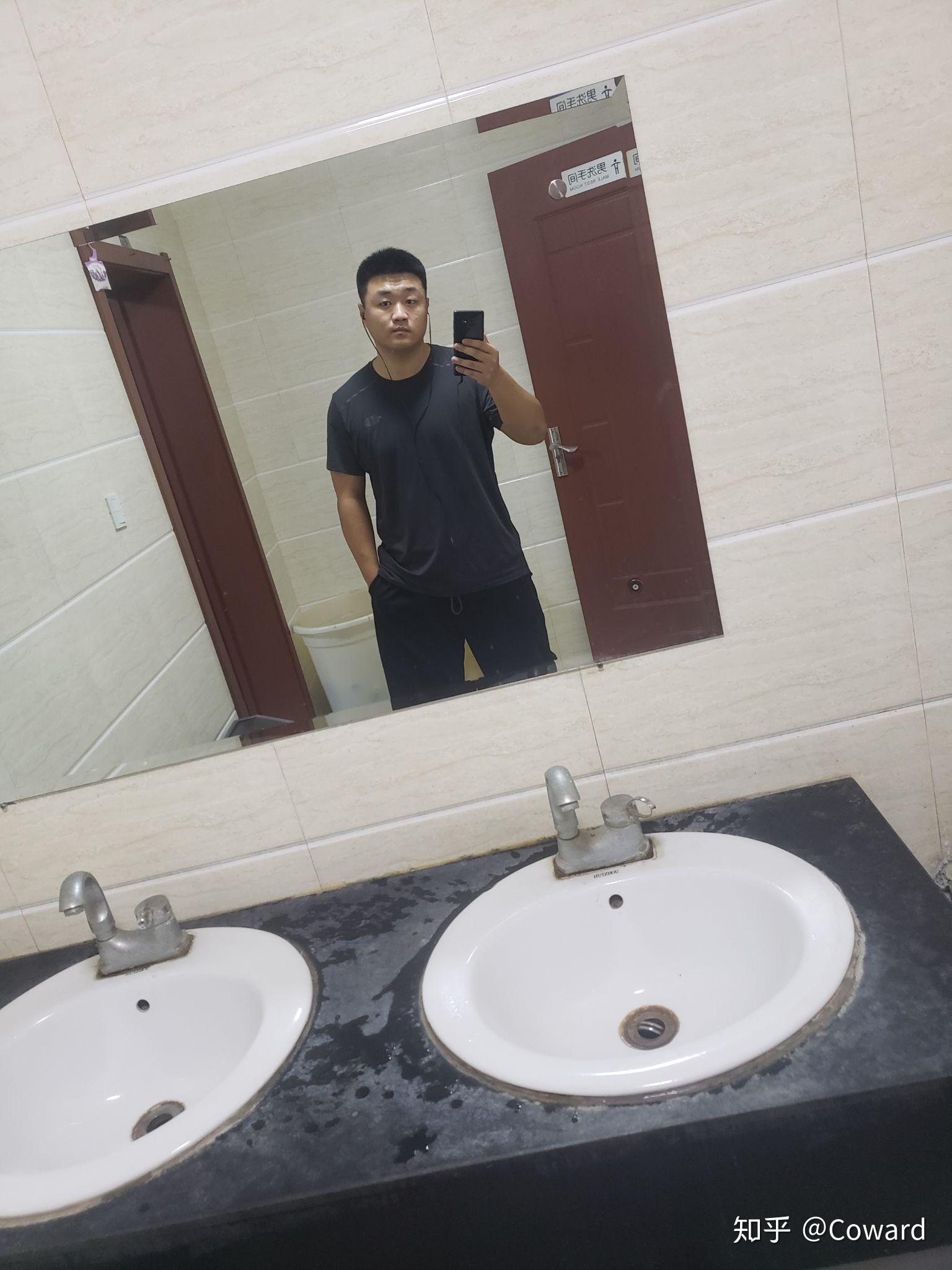 180cm220斤的男生大概是什么模样