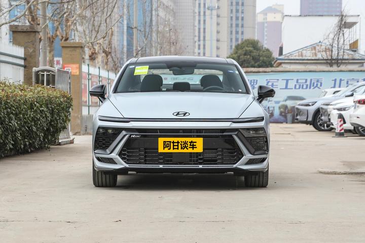 第11代索纳塔轴距2875mm标配8at合资品牌b级车新选择