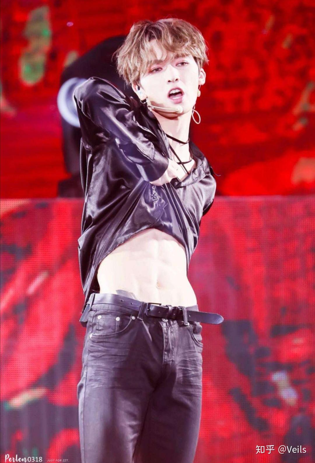 八块腹肌比六块腹肌壮吗