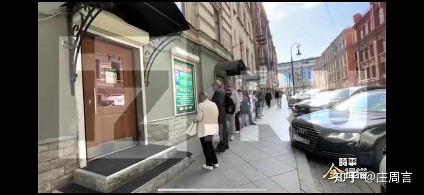 俄罗斯人排队兑换美元，不相信经济越打越强，卢布越被制裁越升值- 知乎