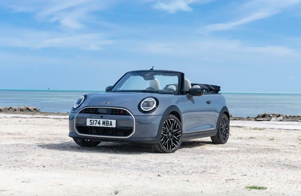 新车|新一代MINI Cooper软顶敞篷车发布,依然经典,也更科技 - 知乎
