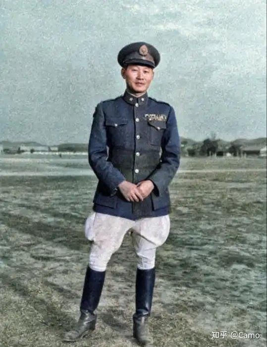 为什么电视机潜伏中的国军军服不够挺括感觉软踏踏的是因为剧组经费不