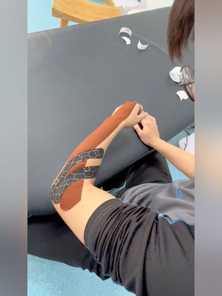 一条视频教你网球肘肌贴 贴扎方法