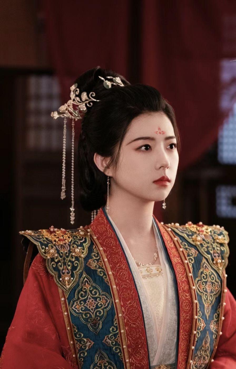 如何评价何蓝逗在古装剧《一念关山》中的表现?