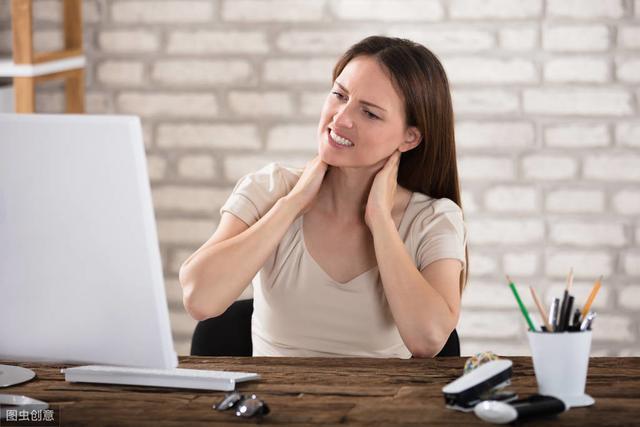 办公室久坐脖子累这几招帮你有效缓解