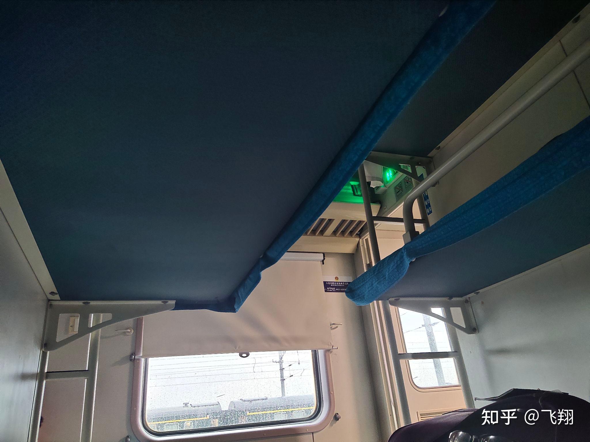 绿皮火车卧铺车厢图片