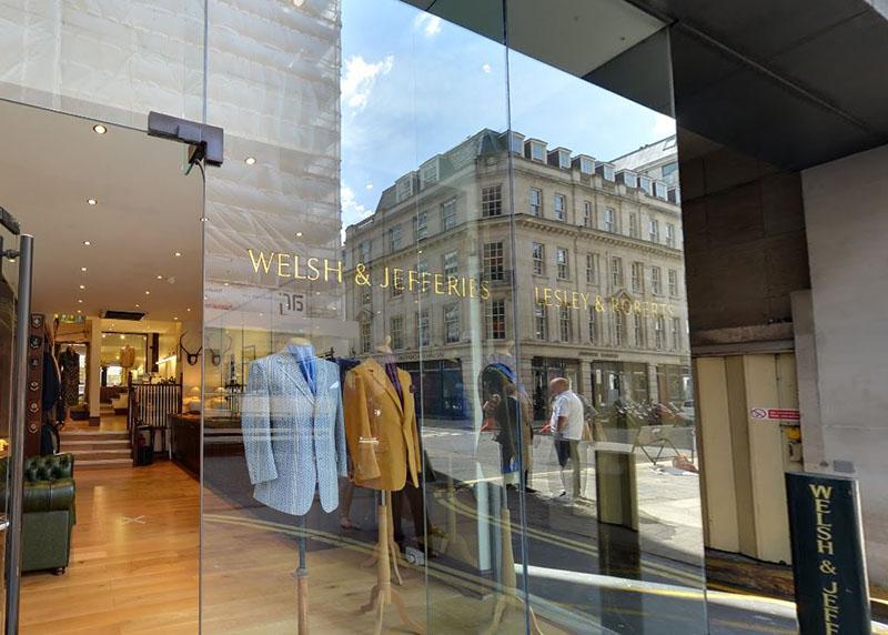 如何在萨维尔街定制一套西服