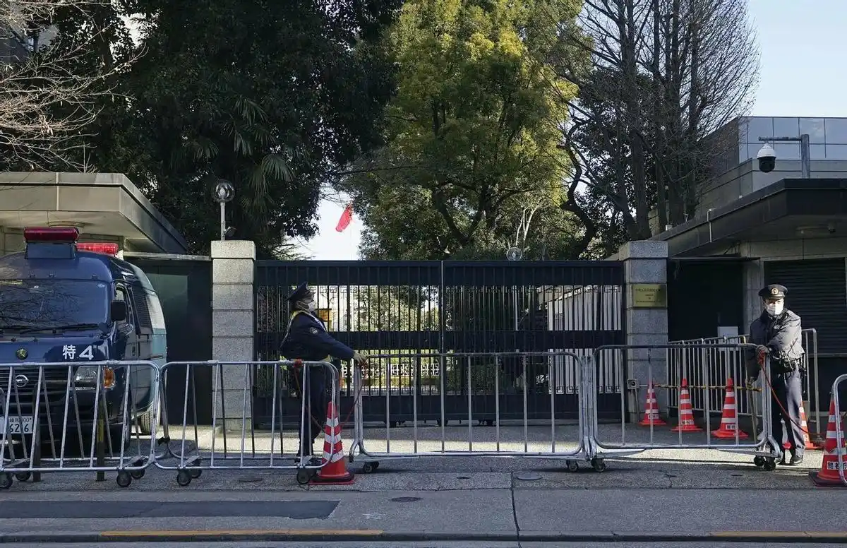 外交部称强闯使馆事反映出日本「新型军国主义」成势为患，对自卫队失管失教，有何警示信号？