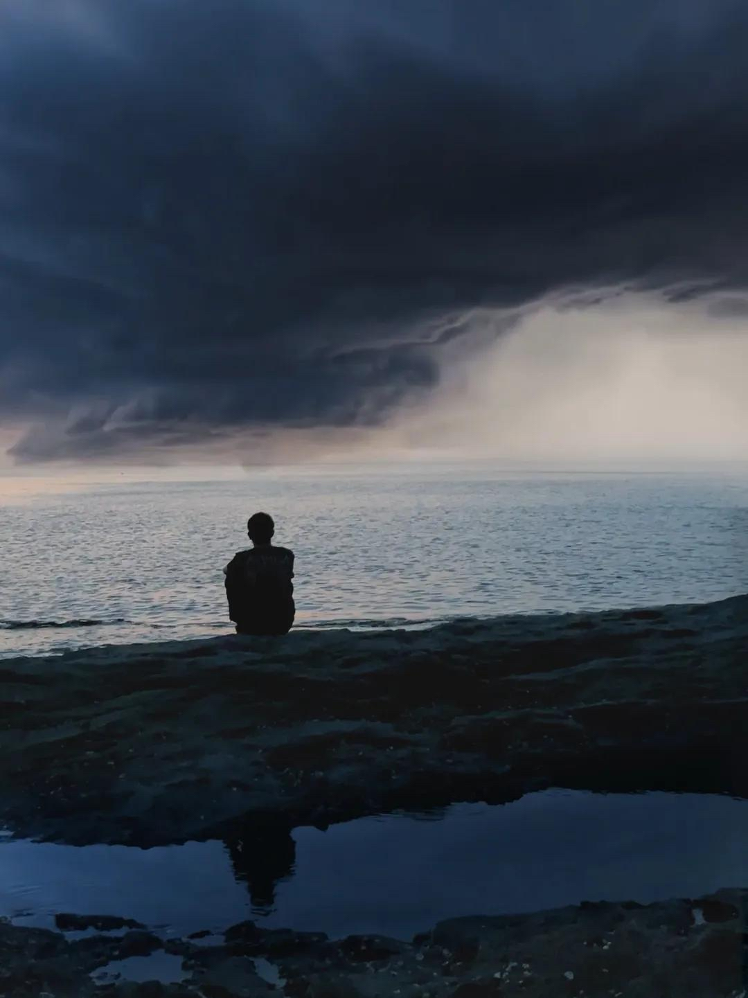 在你最孤独时，你会选择做什么（除了玩手机）？