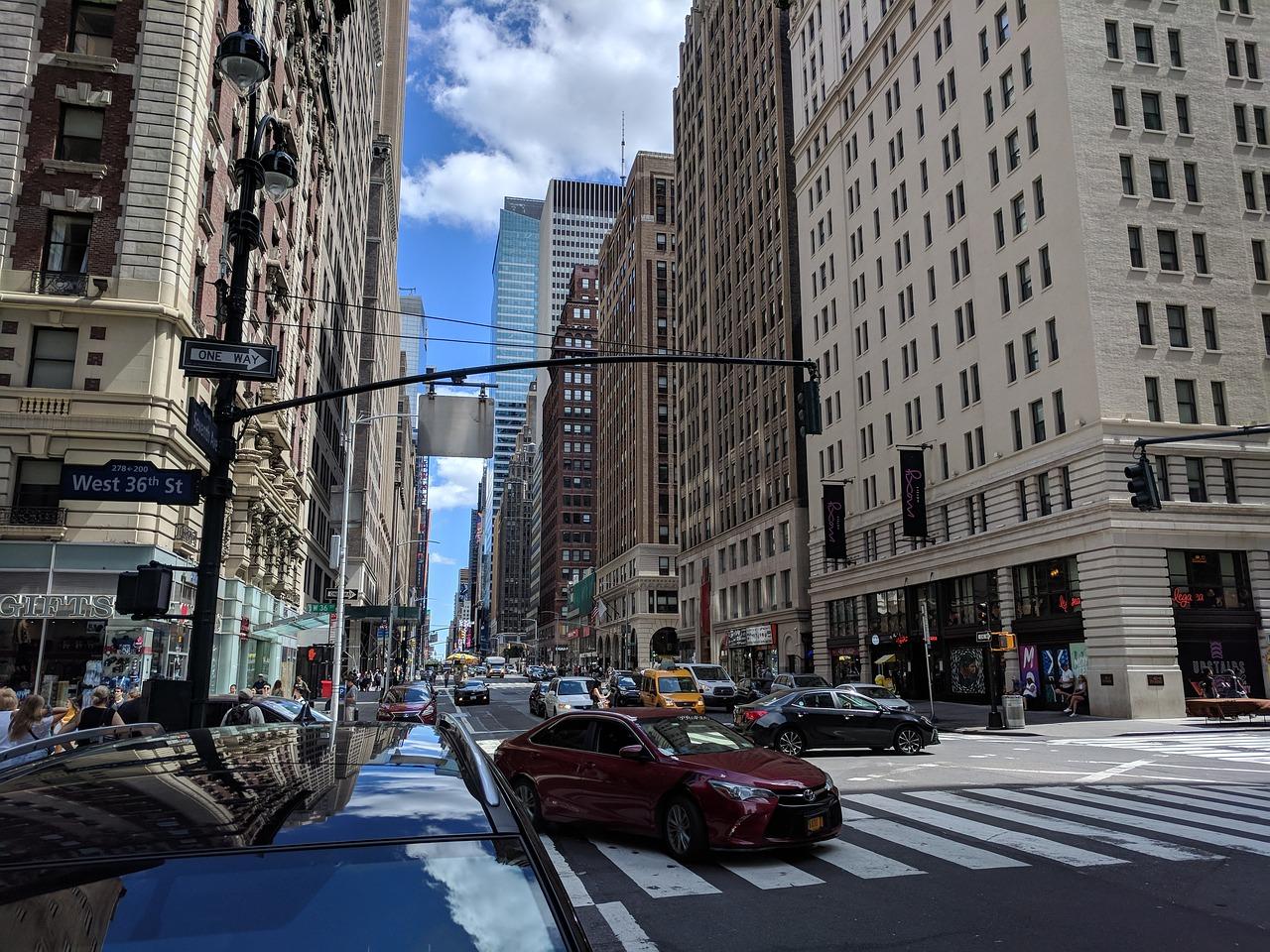 2. 蒋谭路路口位置