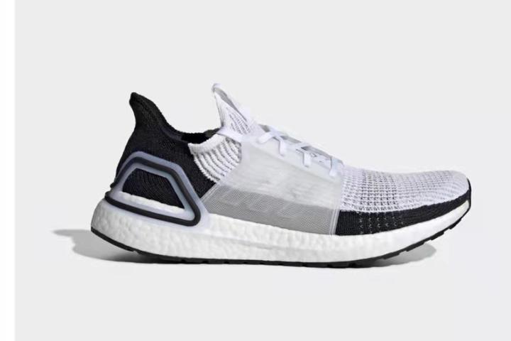 adidas boost 跑鞋