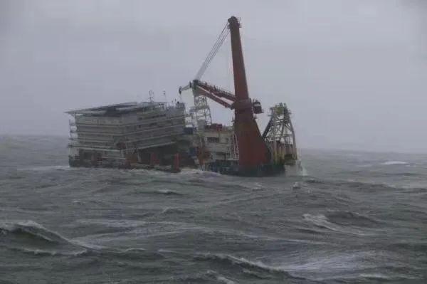 大型工程船浪锚链断裂失控!42名船员遇险......危机是如何化解? - 知乎