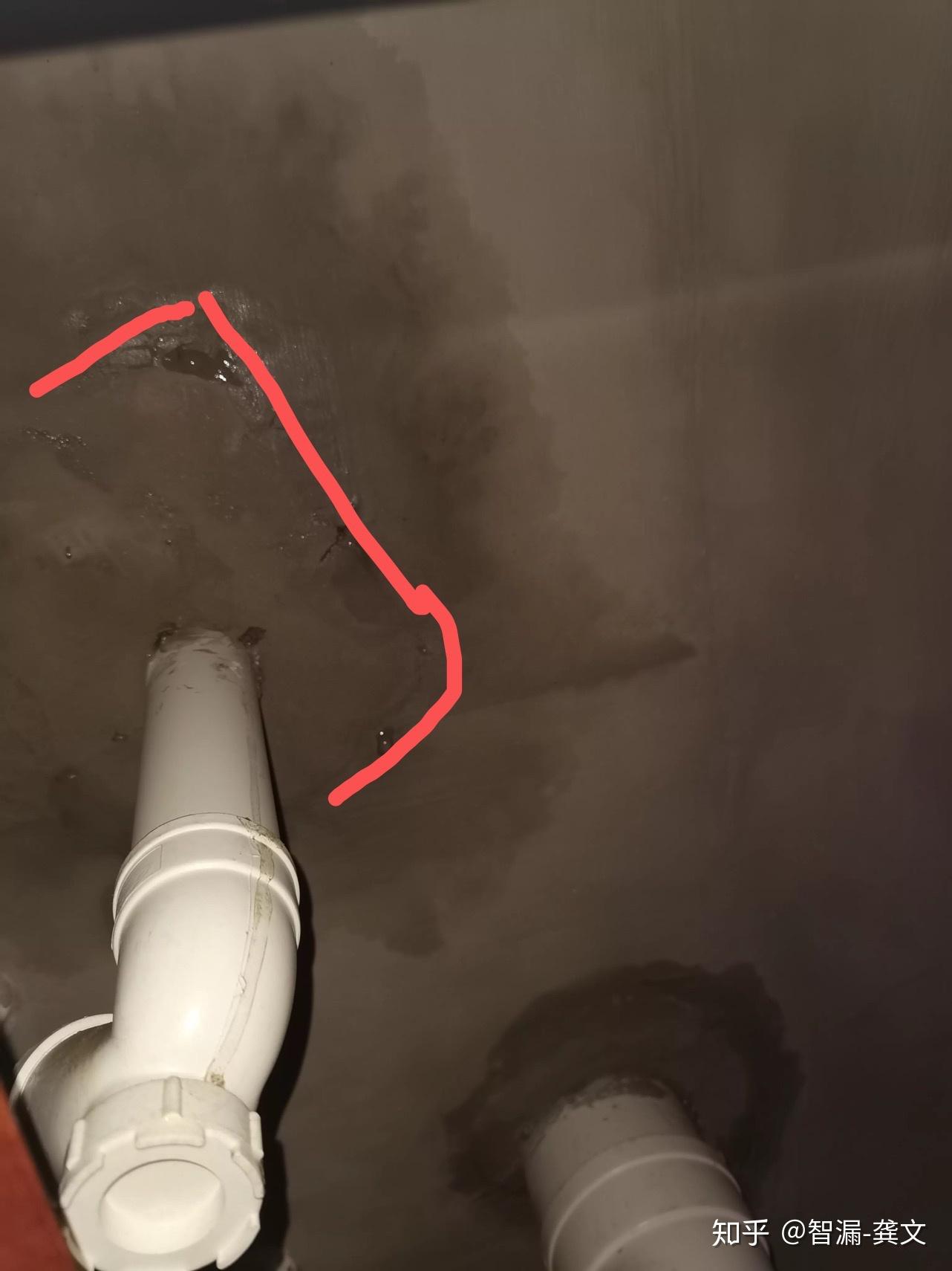 楼下卫生间大水管漏水 说是我们家防水没做好 但是只有一个地方漏