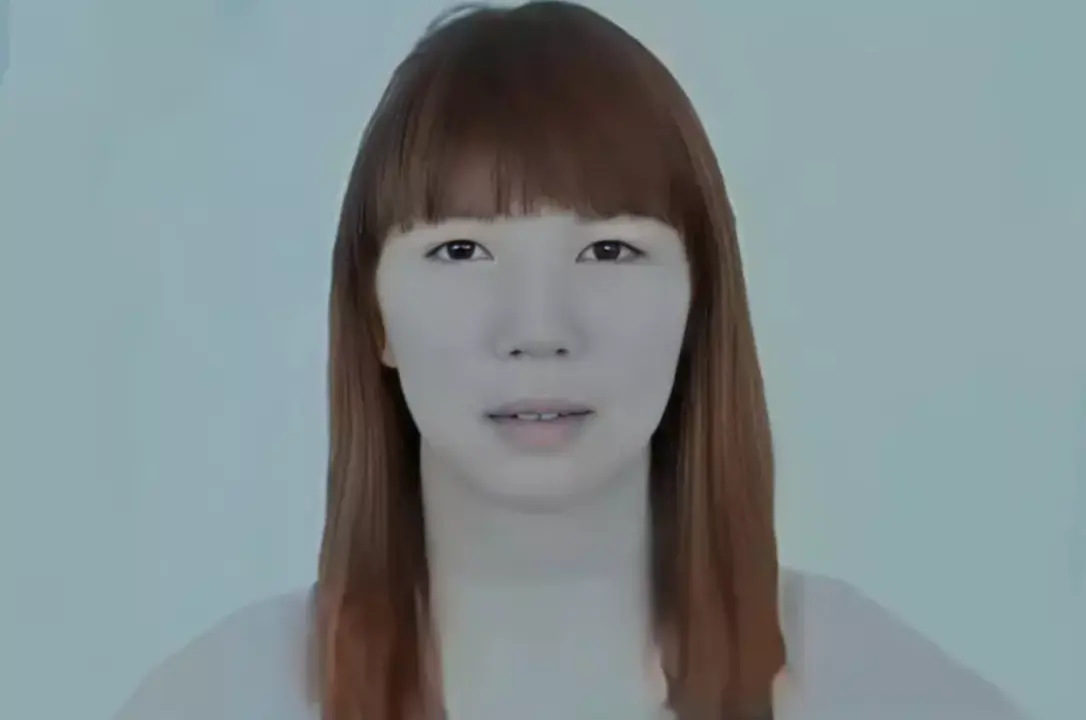 詹芸证件照