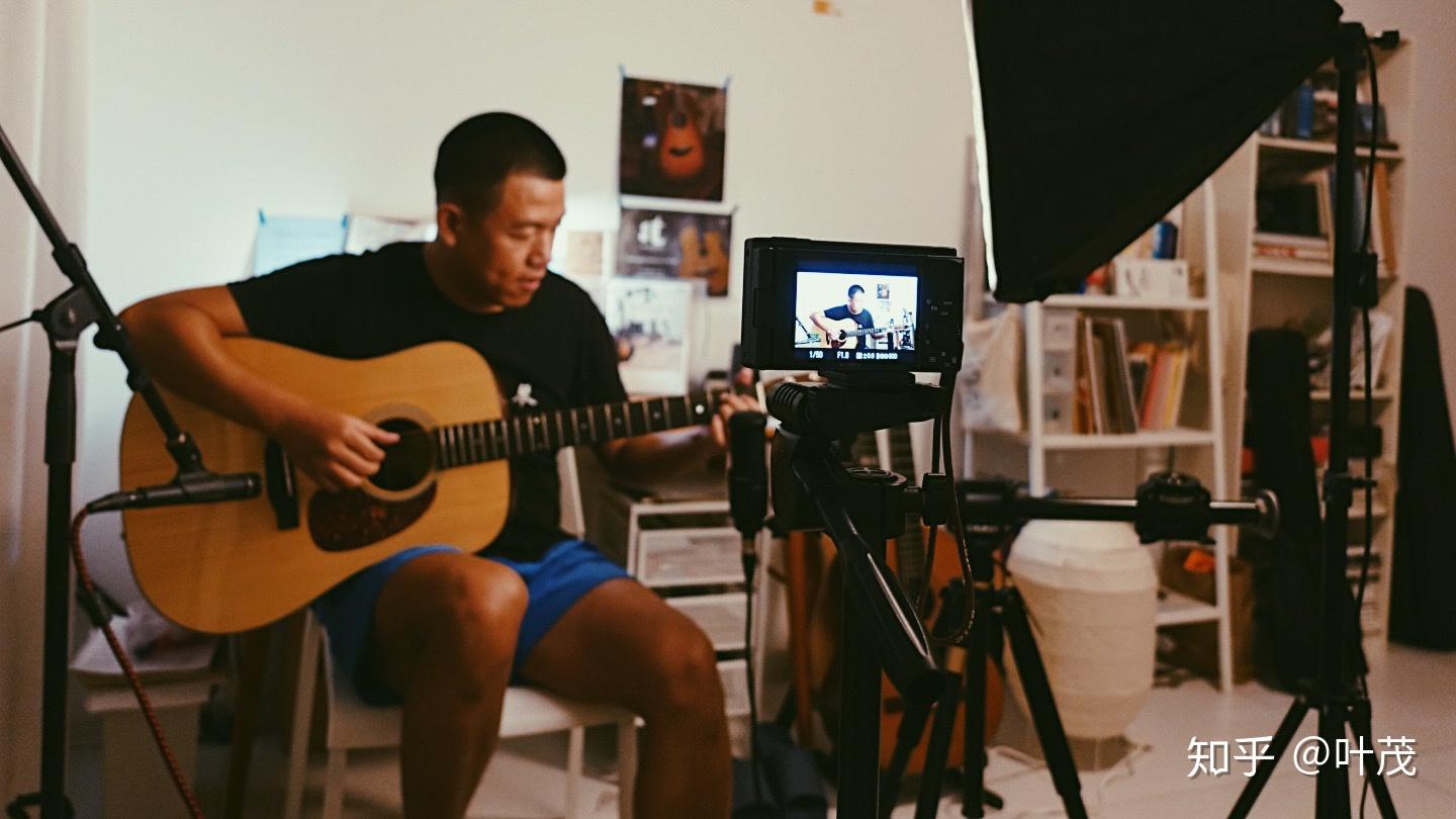 本人想学吉他但是之前没有接触过没有任何基础求推荐一个预算2千的