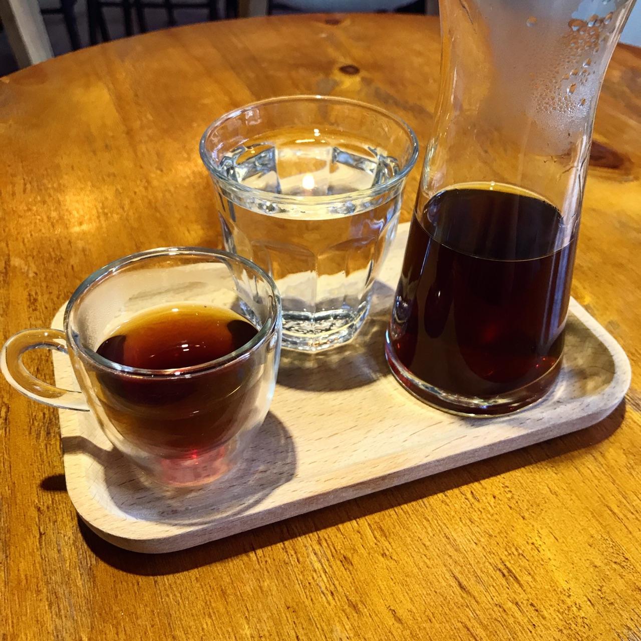 一个人在咖啡店喝咖啡是什么样感觉? - 知乎