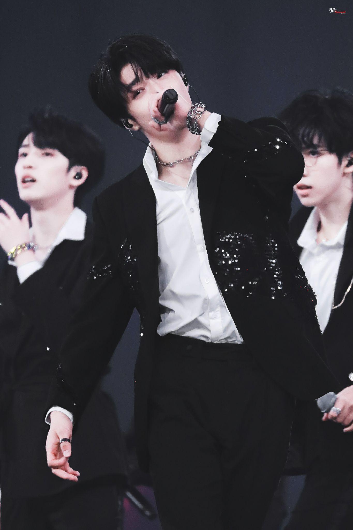 有哪些刘耀文神图(最好是舞台的 求求了姐妹们)? - 知乎