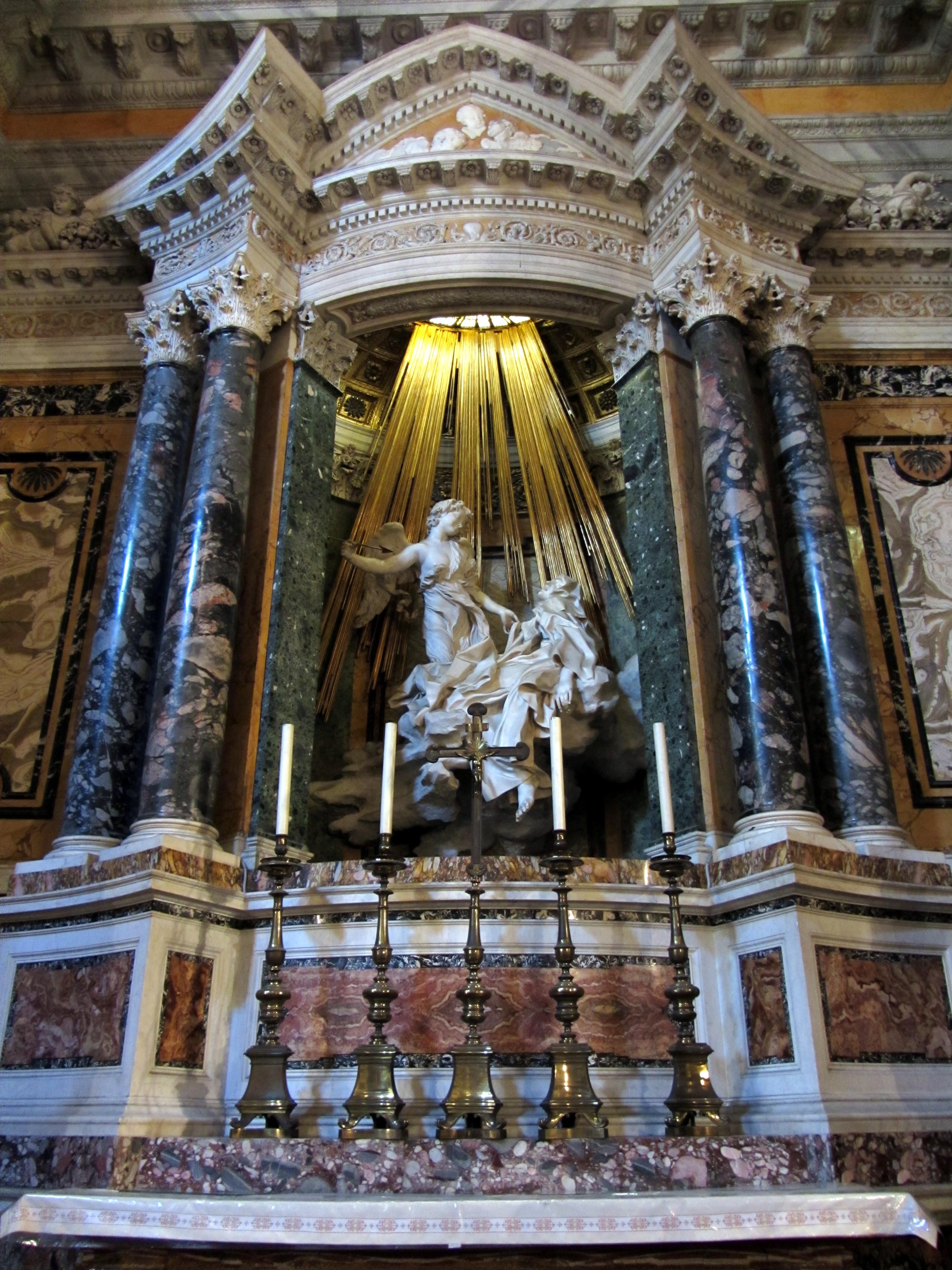 在雕塑作品圣特雷莎的狂喜中贝尼尼想表达什么