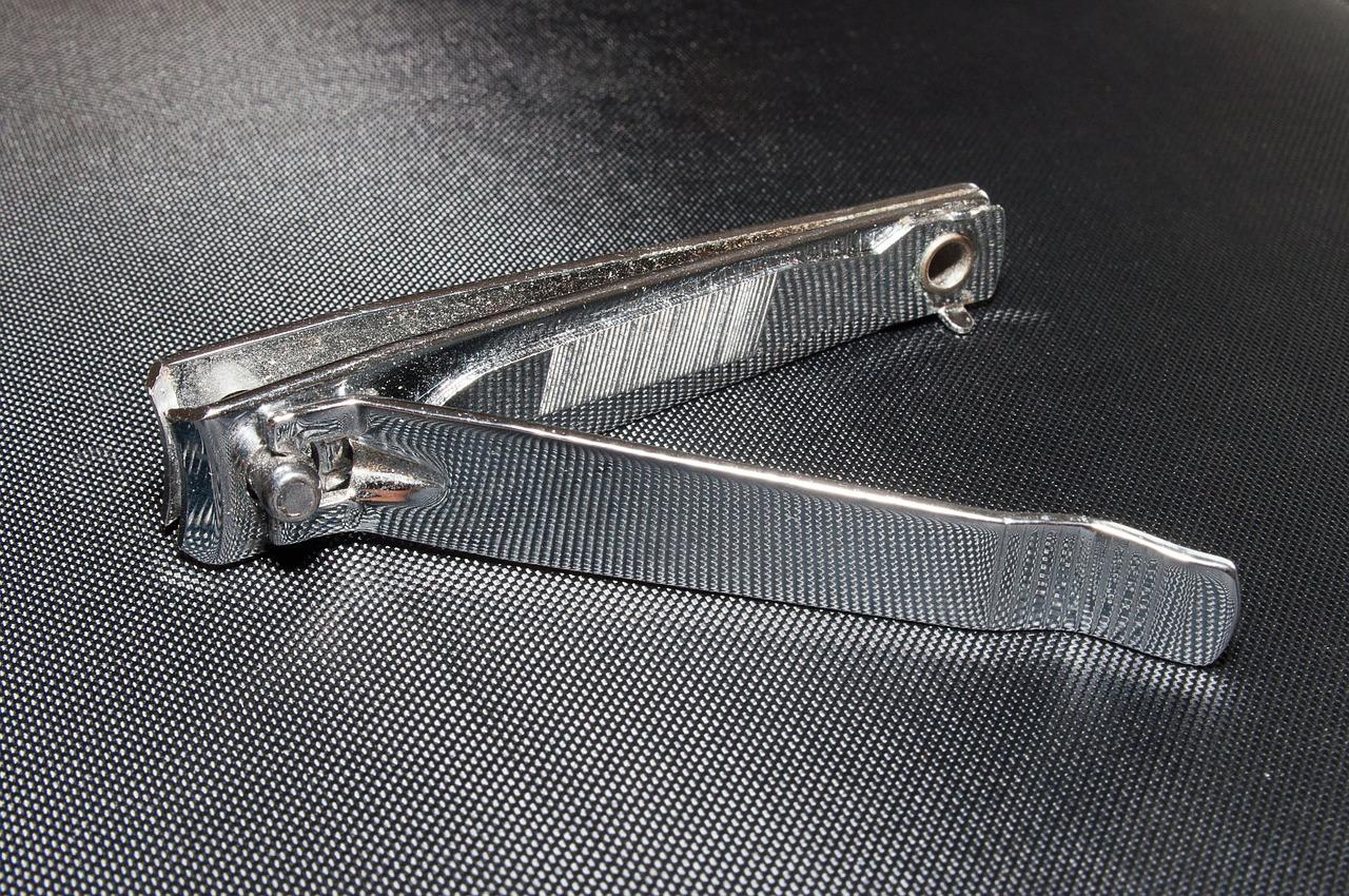 4. 轻巧易握指甲钳