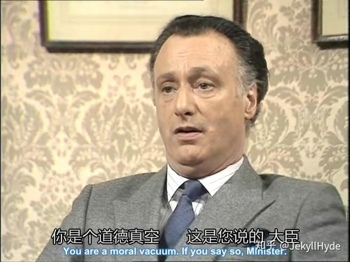 《是,大臣》《是,首相》中汉弗莱的结局很凄惨吗?算成功还是失败?