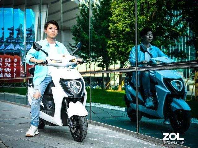 中关村在线实测雅迪t6搭载石墨烯电池续航提升10