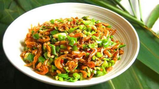 青椒炒虾米小虾干香美味秋老虎没食欲来吃它