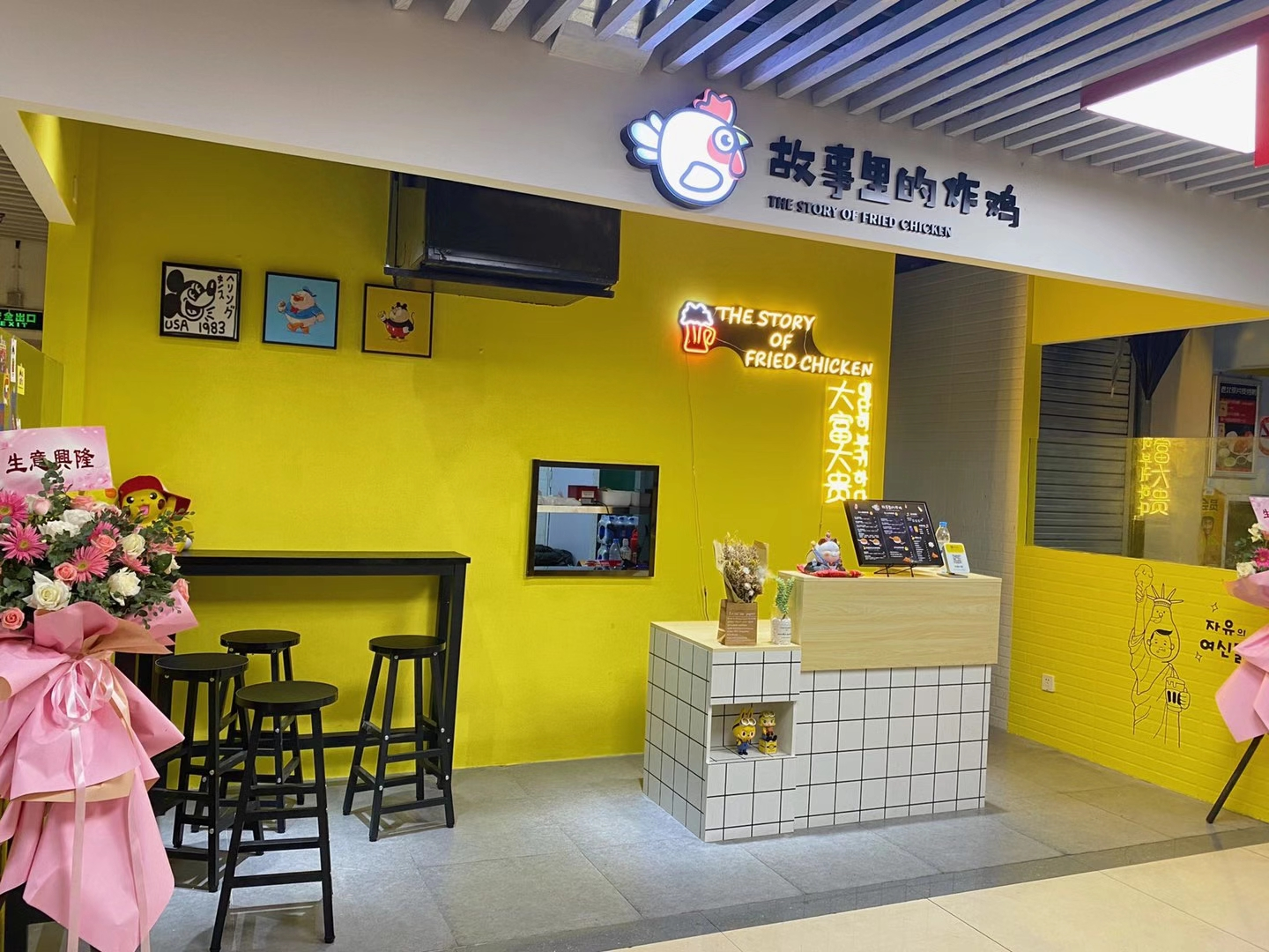 我想自己创业开个店,有三个选择,一个人奶茶店,一个人炸鸡店,一个人是