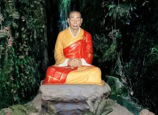 六祖惠能真身千年不坏,至今供奉在广东韶关南华寺,大师圆寂后真身不坏