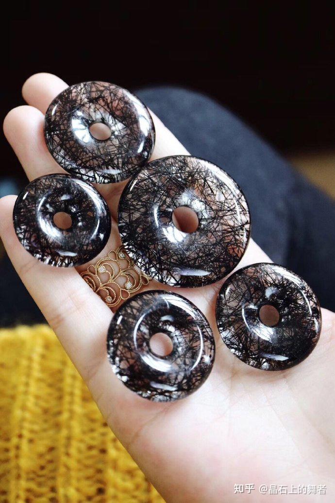 黑碧玺与黑发晶有什么不一样黑碧玺能量更强吗