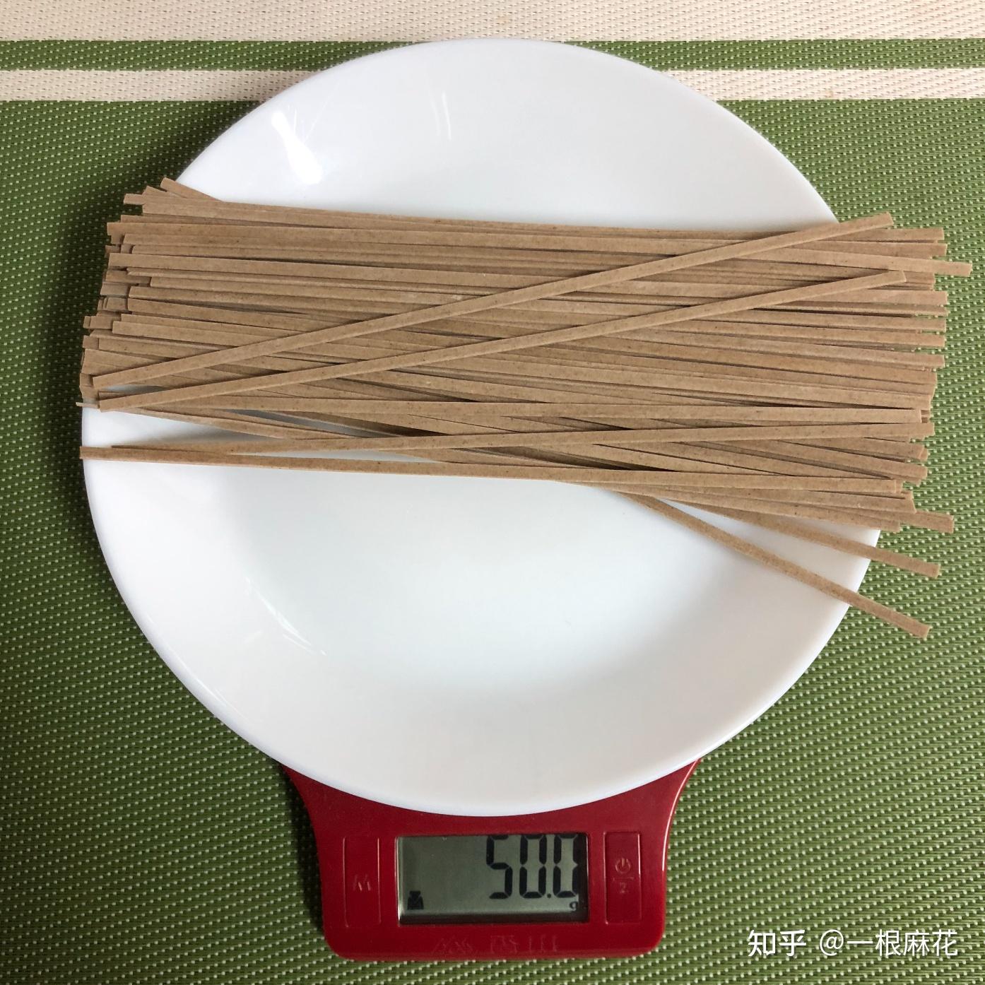 請問為什麼烏冬麵的熱量要比蕎麥麵低很多呢減肥期間推薦吃哪一種呢