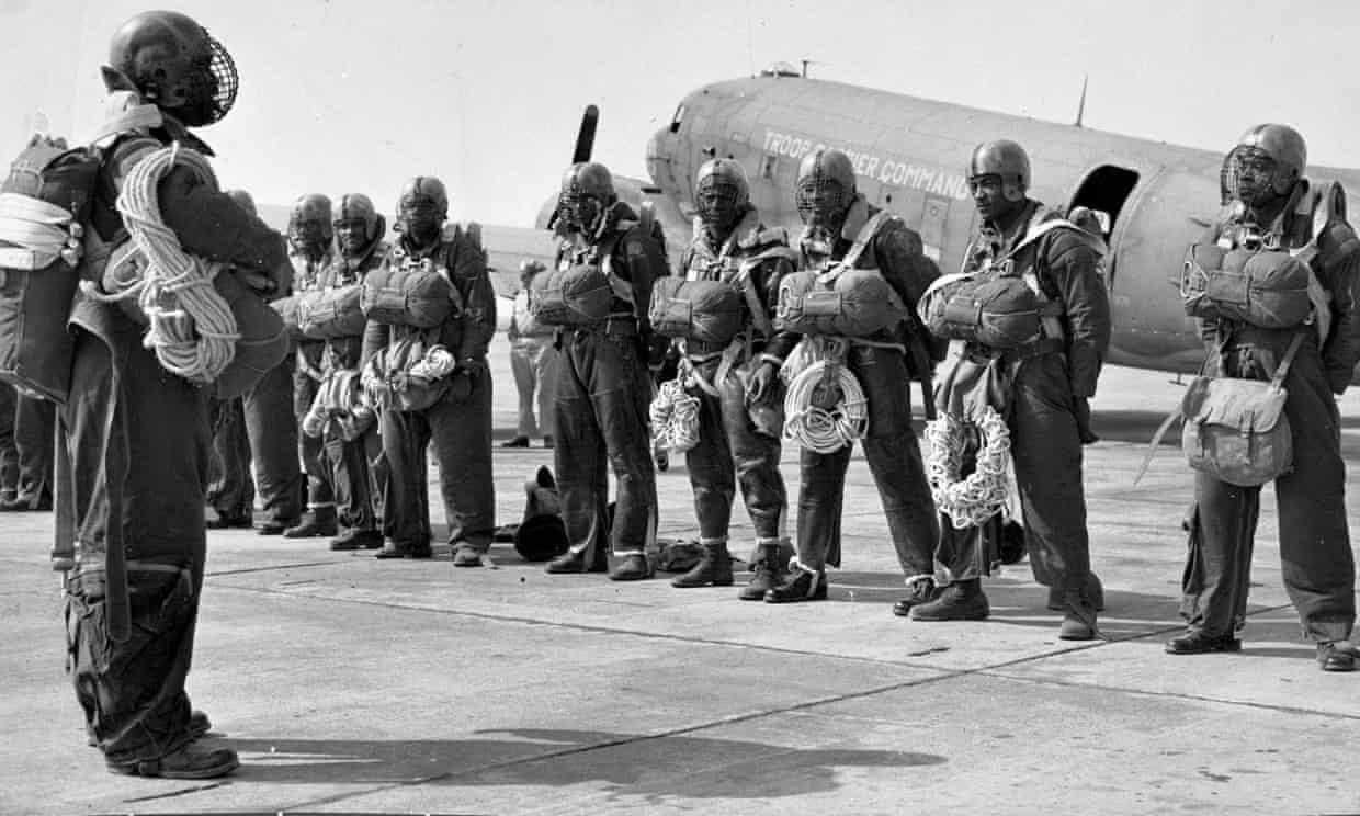 第二次世界大战期间美国军队空降兵部队中有黑人士兵和黑人军官么