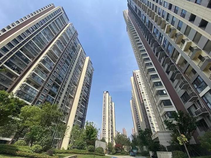 未来5年是尽早买房还是抓紧卖房?楼市两极分化,答案已经明了 - 知乎