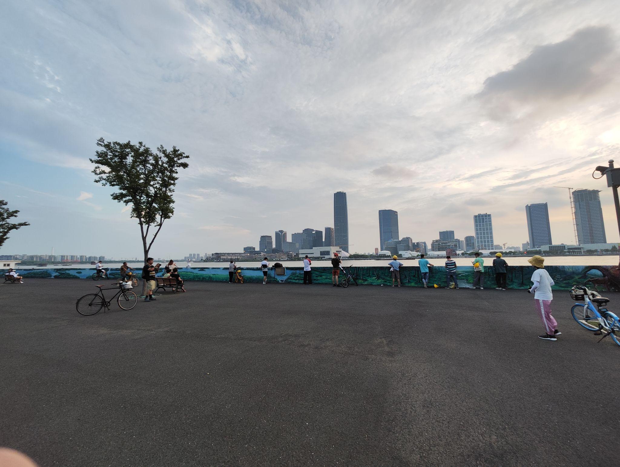 上海东岸滨江绿道,自行车限速 15km/h,配有雷达测速,如何看待此规定?