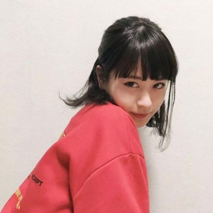 有没有什么好看的红衣女生的头像